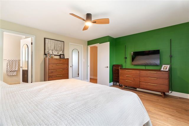 2657 Bingham Dr, Upper St Clair, PA 15241