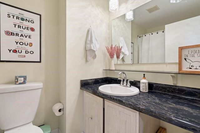 2657 Bingham Dr, Upper St Clair, PA 15241