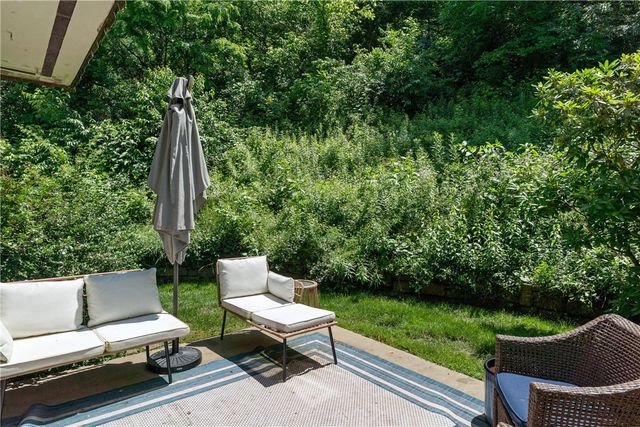 2657 Bingham Dr, Upper St Clair, PA 15241