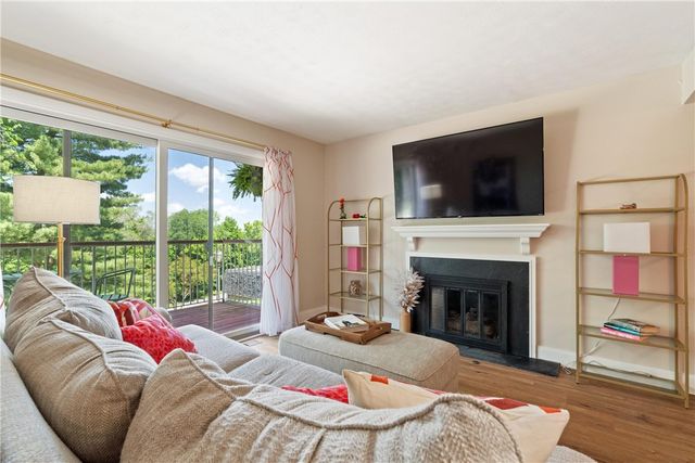 2657 Bingham Dr, Upper St Clair, PA 15241