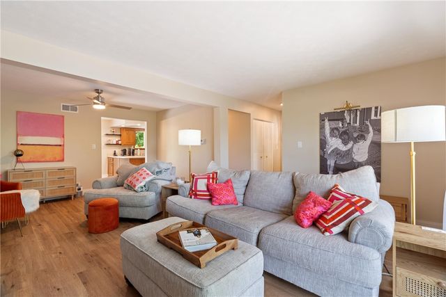 2657 Bingham Dr, Upper St Clair, PA 15241