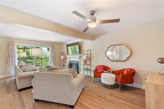 2657 Bingham Dr, Upper St Clair, PA 15241