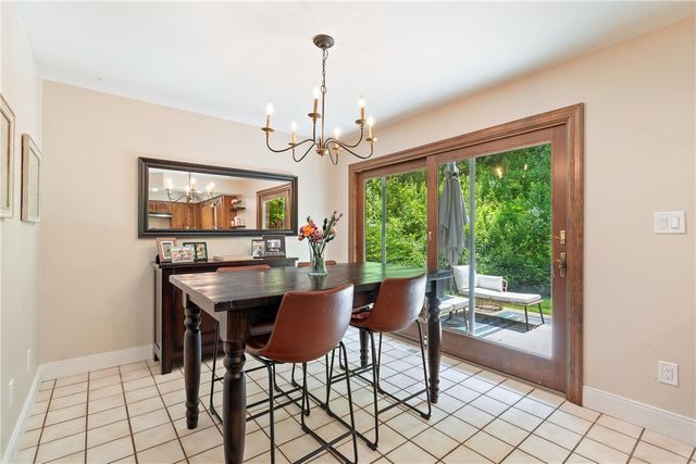 2657 Bingham Dr, Upper St Clair, PA 15241