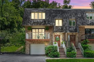 2657 Bingham Dr, Upper St Clair, PA 15241