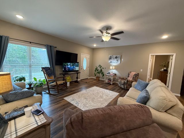 153 Windstone Drive, Trenton, GA 30752