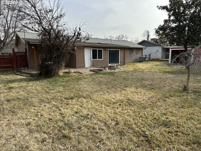 1518 WILKENSON St, Milton Freewater, OR 97862