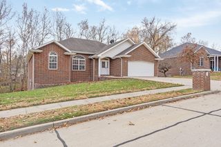1020 GRACE LN, Boonville, MO 65233