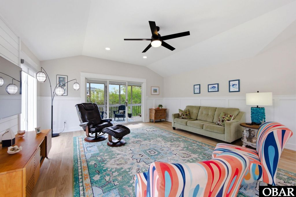 Image 8 of property listing at 318 Duck Road Lot 14, Southern Shores, NC 27949