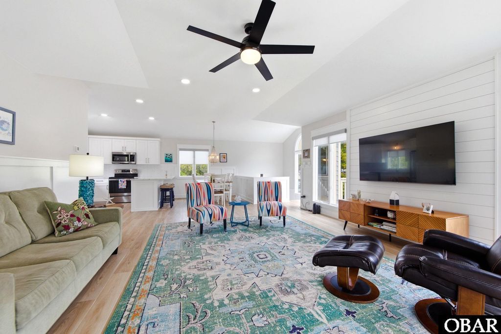 Image 9 of property listing at 318 Duck Road Lot 14, Southern Shores, NC 27949