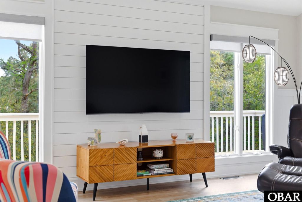 Image 10 of property listing at 318 Duck Road Lot 14, Southern Shores, NC 27949