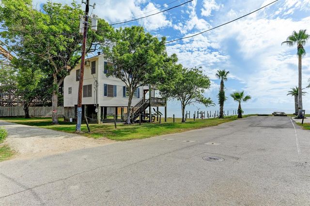 308 Bay Avenue, Kemah, TX 77565