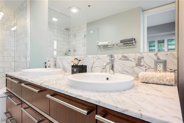 4471 Dean Martin Drive 810, Las Vegas, NV 89103