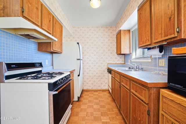 1628 GENE TORRES Drive, El Paso, TX 79936