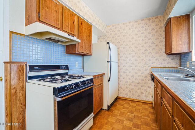 1628 GENE TORRES Drive, El Paso, TX 79936