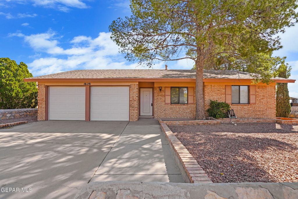 1628 GENE TORRES Drive, El Paso, TX 79936