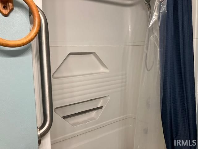 393 N Curtis Drive, Vincennes, IN 47591