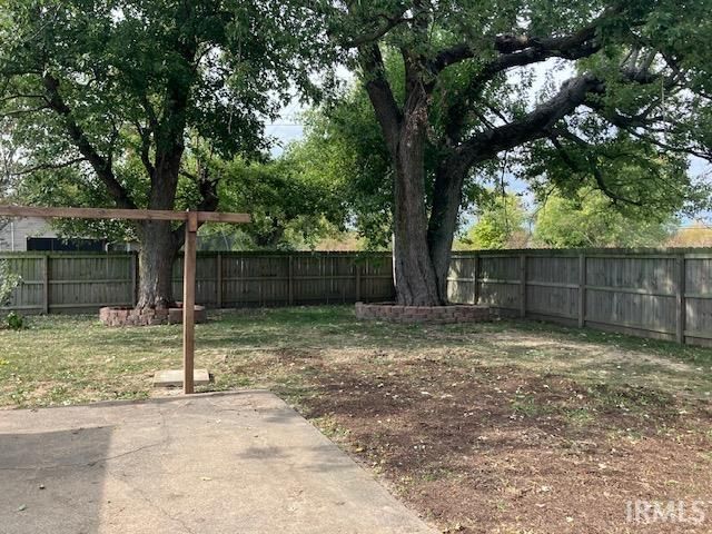 393 N Curtis Drive, Vincennes, IN 47591