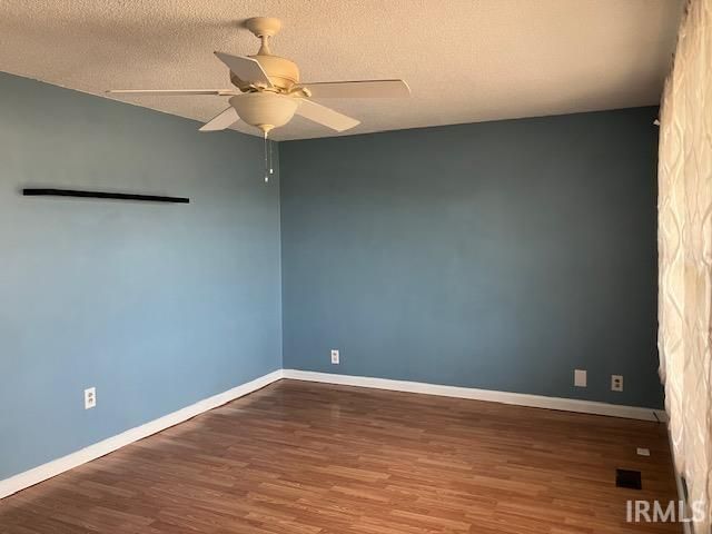 393 N Curtis Drive, Vincennes, IN 47591