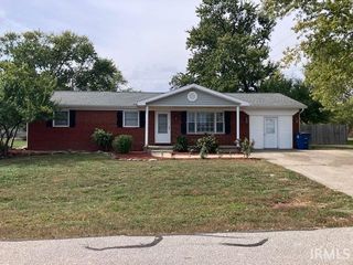 393 N Curtis Drive, Vincennes, IN 47591