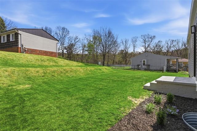 101 Dolomite Dr, Monroeville, PA 15146