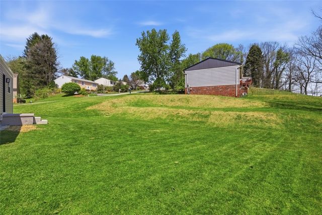 101 Dolomite Dr, Monroeville, PA 15146
