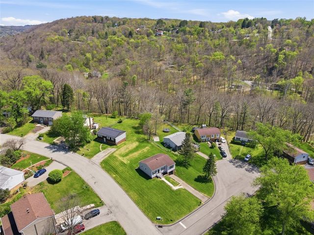 101 Dolomite Dr, Monroeville, PA 15146
