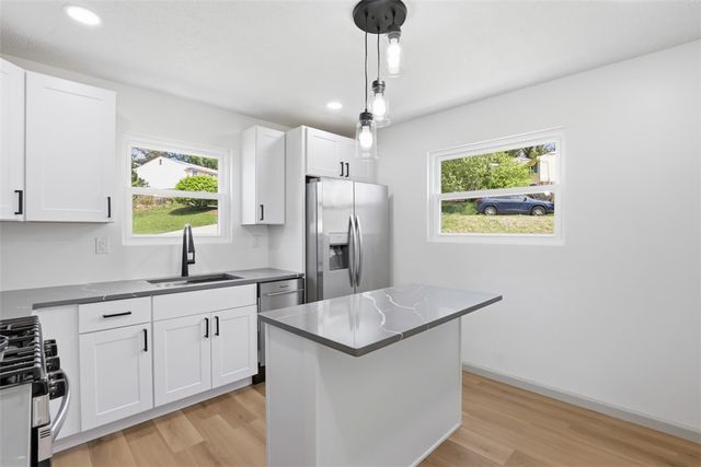 101 Dolomite Dr, Monroeville, PA 15146