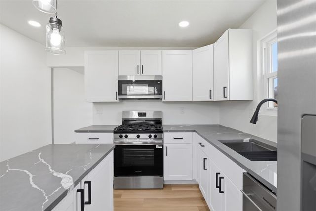 101 Dolomite Dr, Monroeville, PA 15146