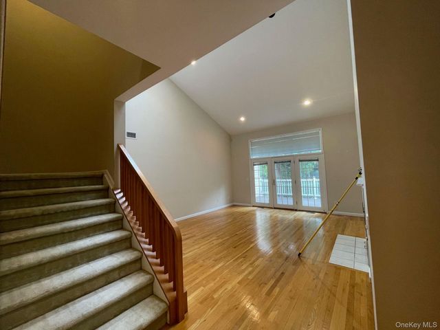 163 Doral Court, Roslyn, NY 11576
