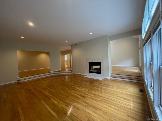 163 Doral Court, Roslyn, NY 11576
