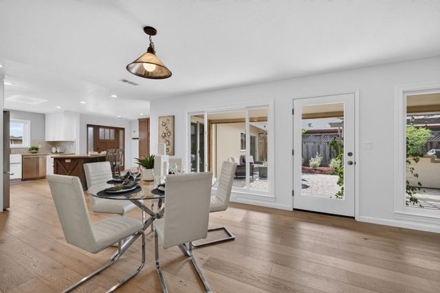 210 Rodonovan Drive, Santa Clara, CA 95051