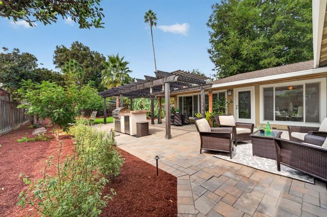 210 Rodonovan Drive, Santa Clara, CA 95051