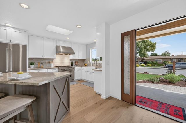 210 Rodonovan Drive, Santa Clara, CA 95051