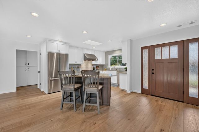 210 Rodonovan Drive, Santa Clara, CA 95051