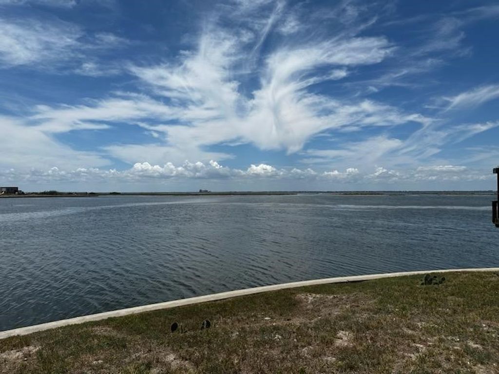 13505 Royal Fifth Ct, Corpus Christi, TX 78418 — photo 5