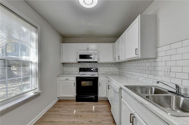 510 Saint James Court, Lawrenceville, GA 30044