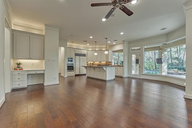 43 Meadow Brook Place, The Woodlands, TX 77382