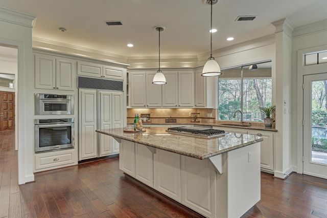 43 Meadow Brook Place, The Woodlands, TX 77382