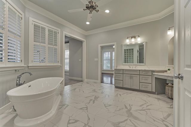 43 Meadow Brook Place, The Woodlands, TX 77382