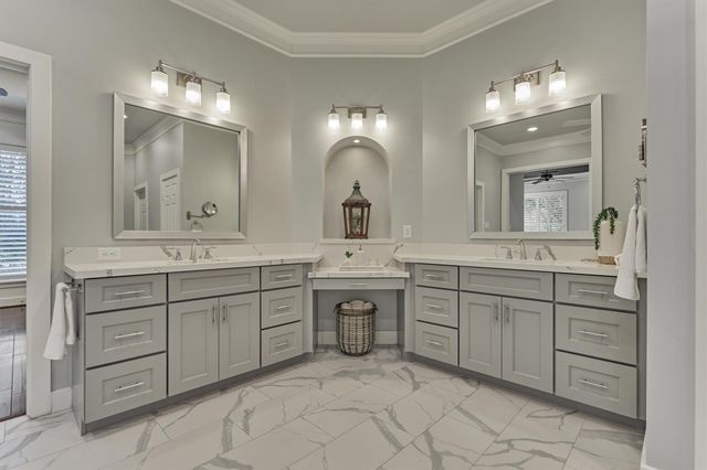 43 Meadow Brook Place, The Woodlands, TX 77382