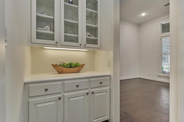 43 Meadow Brook Place, The Woodlands, TX 77382