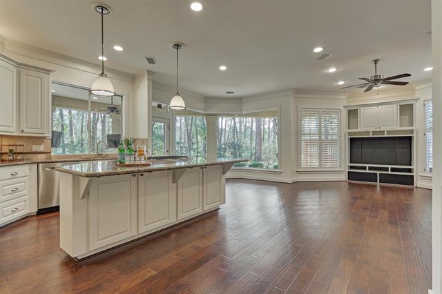 43 Meadow Brook Place, The Woodlands, TX 77382