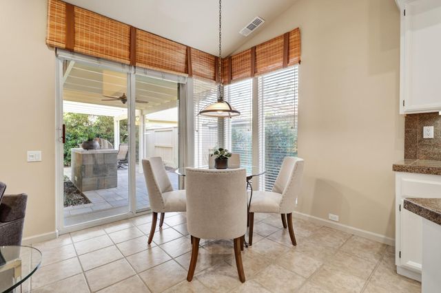 1484 Willow Bend Rd, Folsom, CA 95630