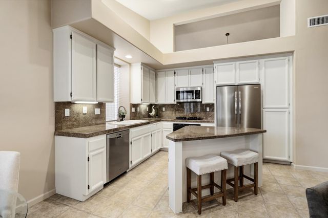 1484 Willow Bend Rd, Folsom, CA 95630