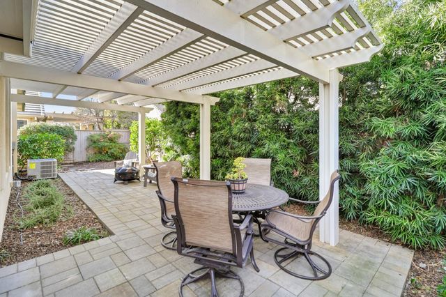 1484 Willow Bend Rd, Folsom, CA 95630