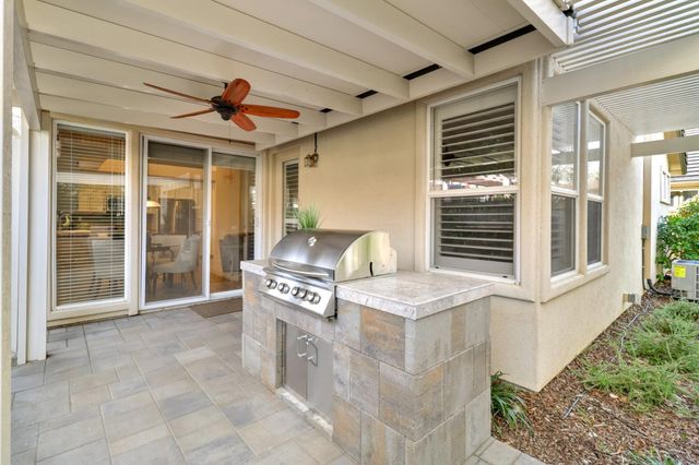 1484 Willow Bend Rd, Folsom, CA 95630