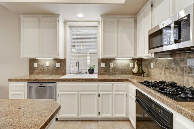 1484 Willow Bend Rd, Folsom, CA 95630