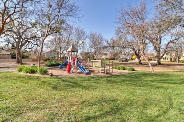 1484 Willow Bend Rd, Folsom, CA 95630