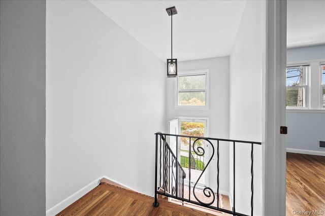 284 Park Avenue Left Side, Harrison, NY 10528