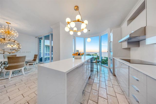 300 S Pointe Dr 1702, Miami Beach, FL 33139